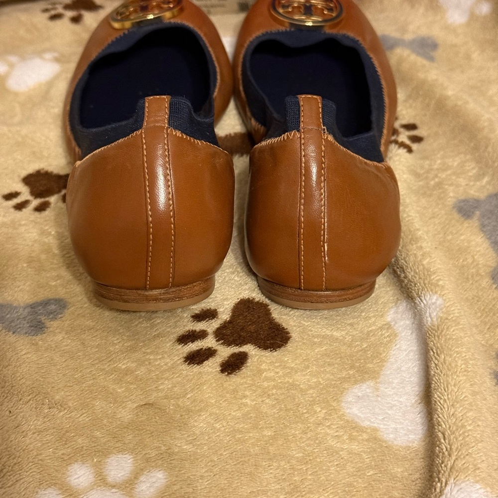 Tory Burch Women's Tan Leather Flats - Picture 5 of 7